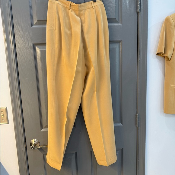 Beautiful Silk Skirt - Matches Jacket & Pants - Picture 8 of 9